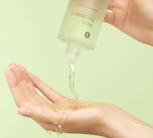 A person pouring VT 6 Calming Leaves onto their hand